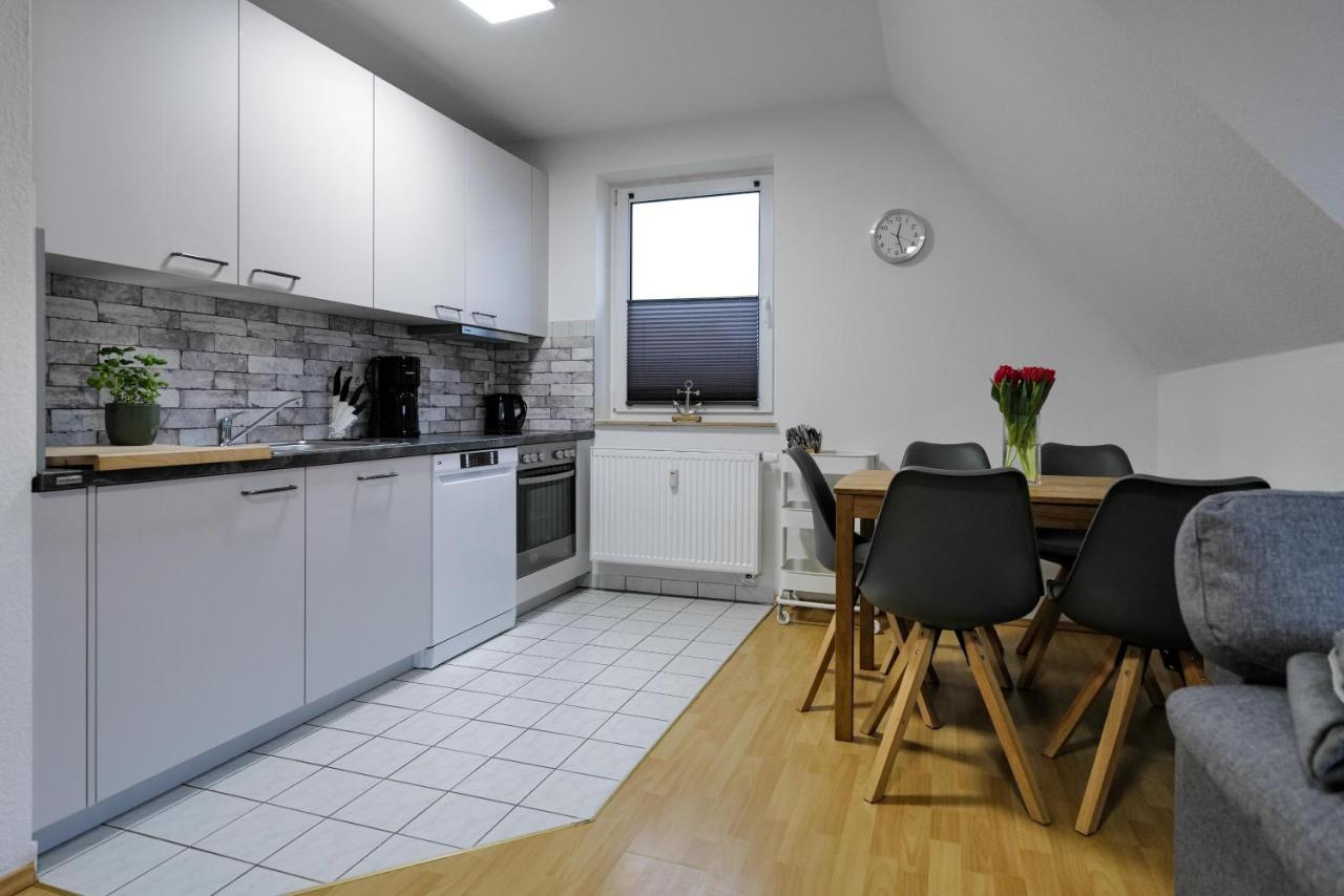 Ferienwohnungen Meerfarbig Zingst - Haustierfrei -Terrasse Mit Strandkorb Oder Balkon - E-Ladesaeule - Parkplatz - Wlan - Fahrradschuppen - Waschtrockner - Ruhig Und Zentral - Nichtraucher Exteriér fotografie