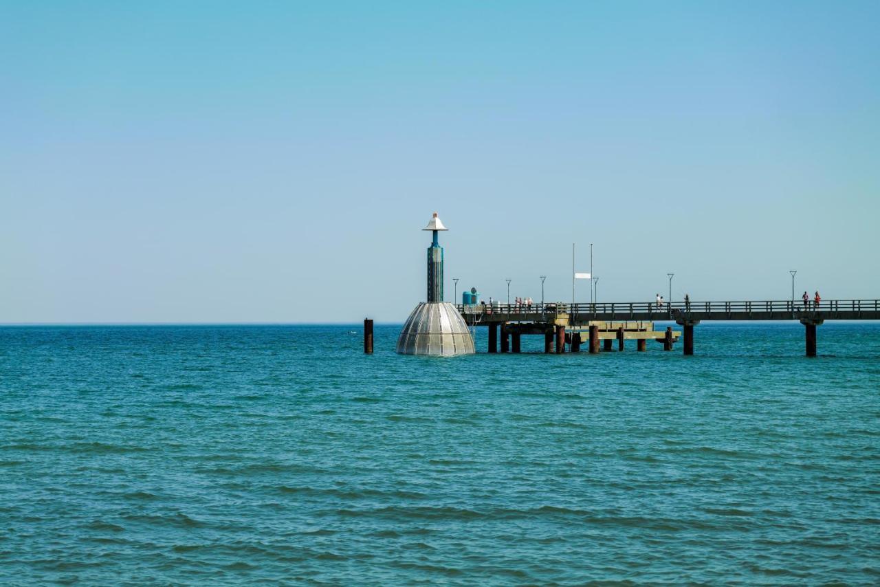 Ferienwohnungen Meerfarbig Zingst - Haustierfrei -Terrasse Mit Strandkorb Oder Balkon - E-Ladesaeule - Parkplatz - Wlan - Fahrradschuppen - Waschtrockner - Ruhig Und Zentral - Nichtraucher Exteriér fotografie