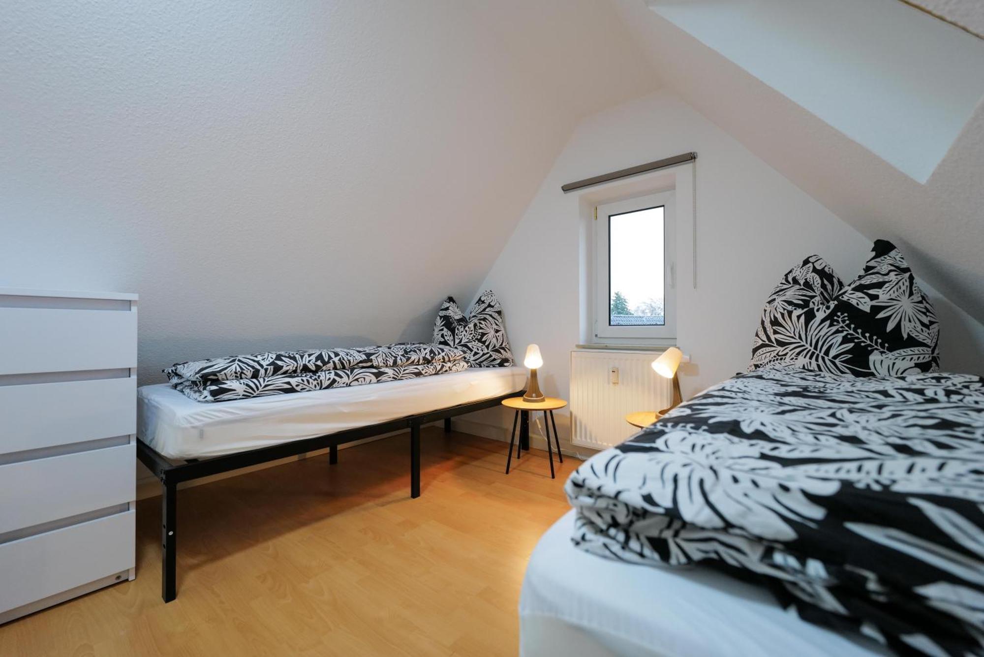Ferienwohnungen Meerfarbig Zingst - Haustierfrei -Terrasse Mit Strandkorb Oder Balkon - E-Ladesaeule - Parkplatz - Wlan - Fahrradschuppen - Waschtrockner - Ruhig Und Zentral - Nichtraucher Exteriér fotografie