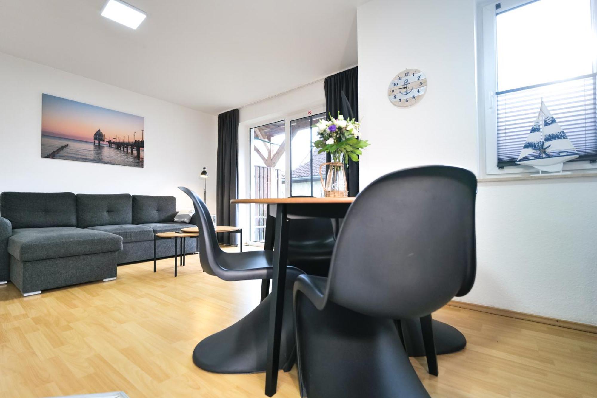 Ferienwohnungen Meerfarbig Zingst - Haustierfrei -Terrasse Mit Strandkorb Oder Balkon - E-Ladesaeule - Parkplatz - Wlan - Fahrradschuppen - Waschtrockner - Ruhig Und Zentral - Nichtraucher Exteriér fotografie