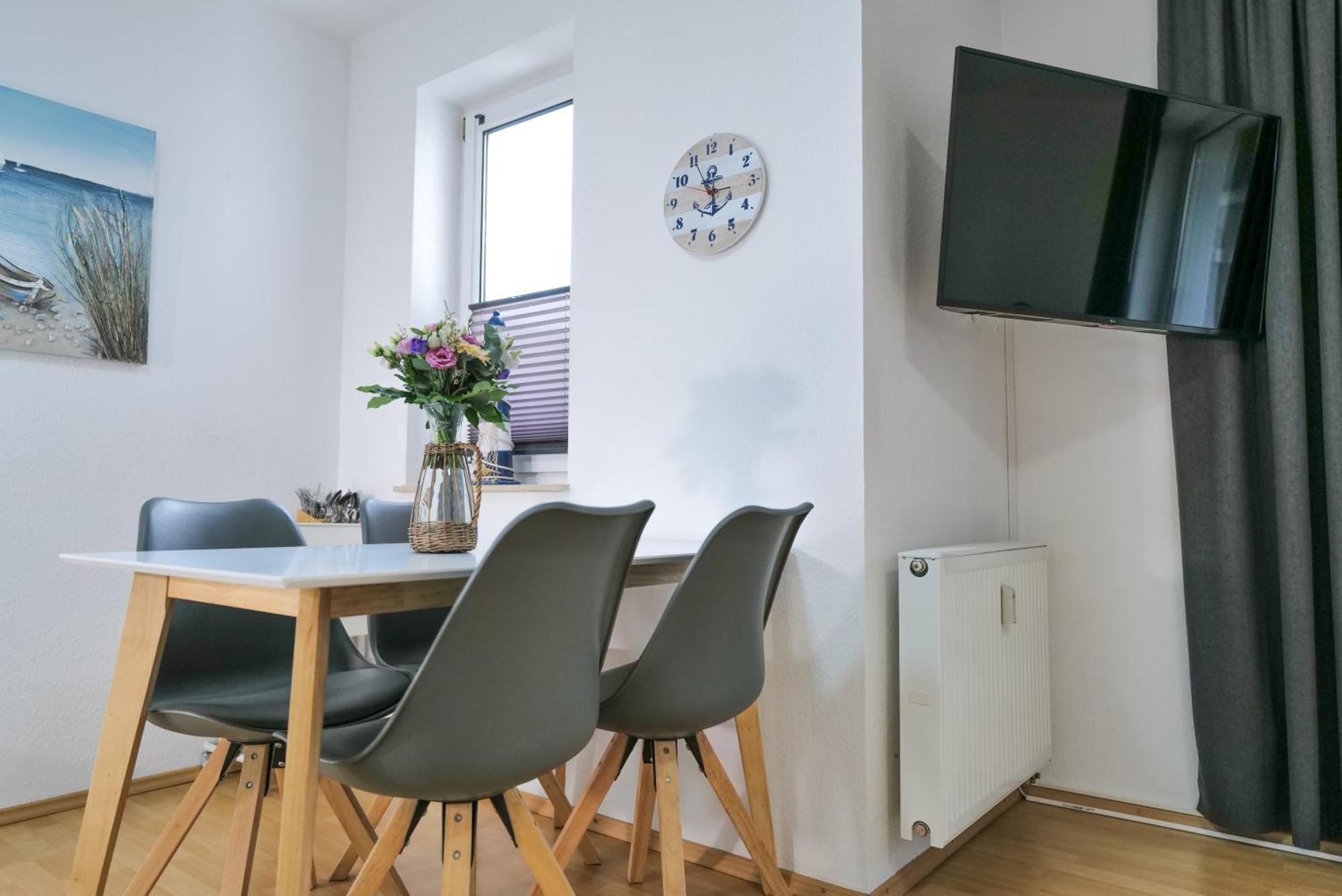 Ferienwohnungen Meerfarbig Zingst - Haustierfrei -Terrasse Mit Strandkorb Oder Balkon - E-Ladesaeule - Parkplatz - Wlan - Fahrradschuppen - Waschtrockner - Ruhig Und Zentral - Nichtraucher Exteriér fotografie